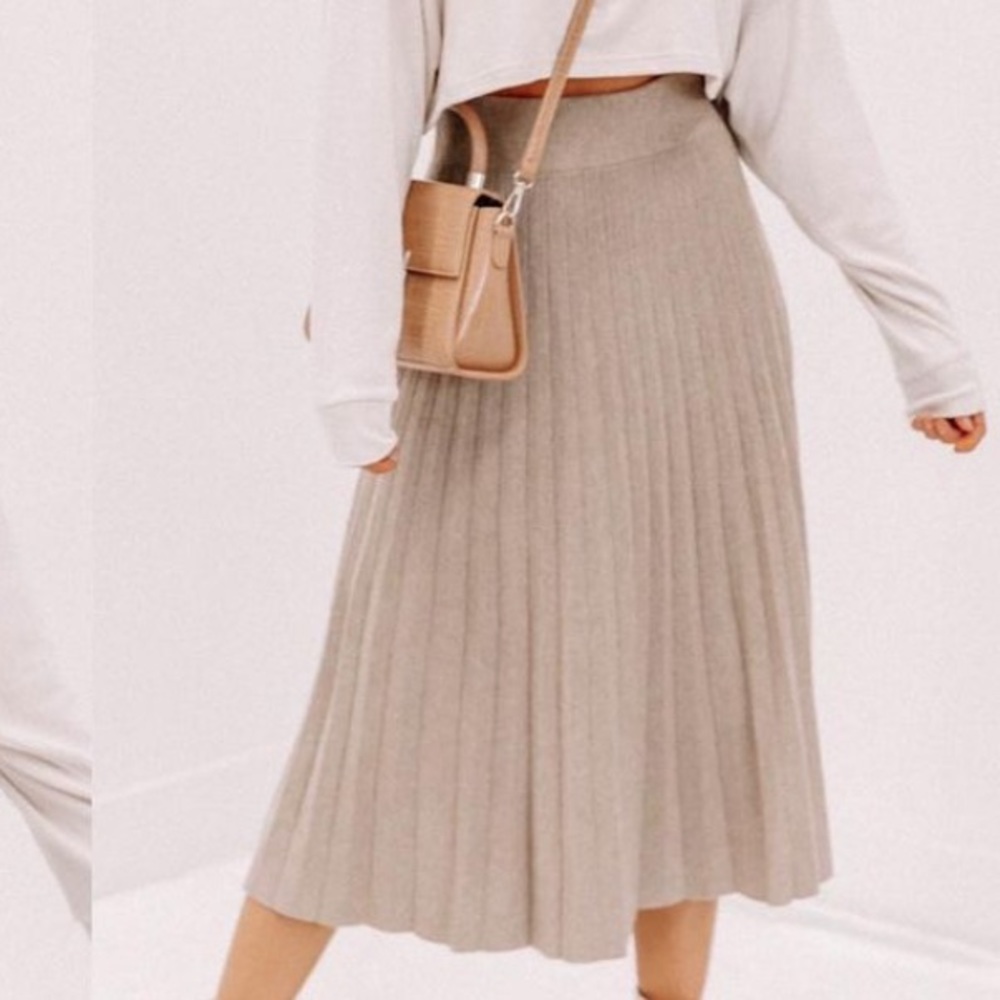 Mocha pleated skirt NWOT